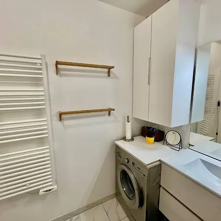 Modern Stylish Secure 2br Near Paris Private Parking 아파트