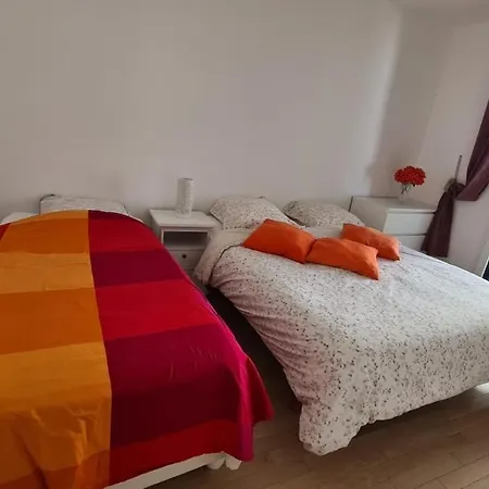 Modern Stylish Secure 2br Near Paris Private Parking 아파트