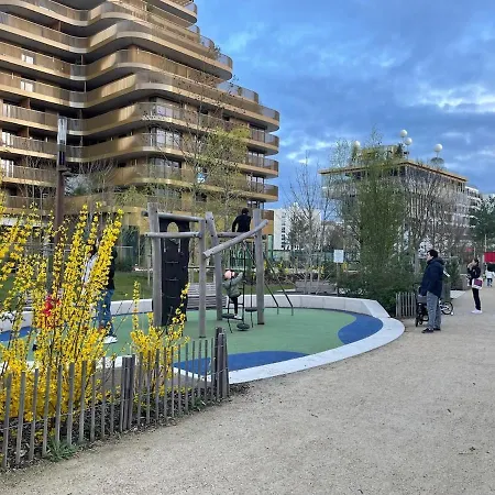 Modern Stylish Secure 2br Near Paris Private Parking Rueil-Malmaison
