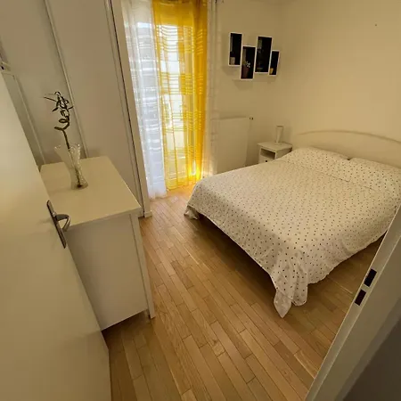 Lägenhet Modern Stylish Secure 2br Near Paris Private Parking Rueil-Malmaison
