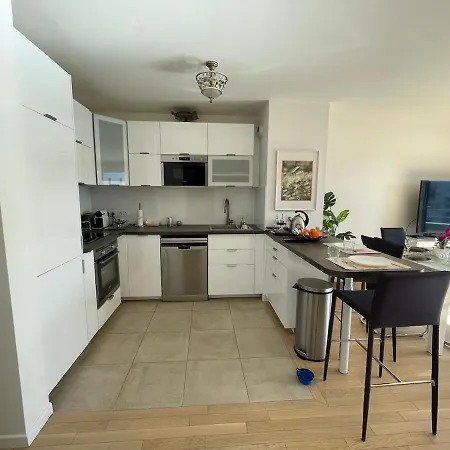Modern Stylish Secure 2br Near Paris Private Parking
