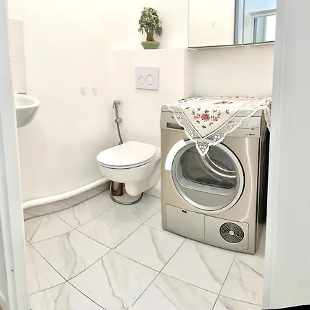 Modern Stylish Secure 2br Near Paris Private Parking 아파트 *