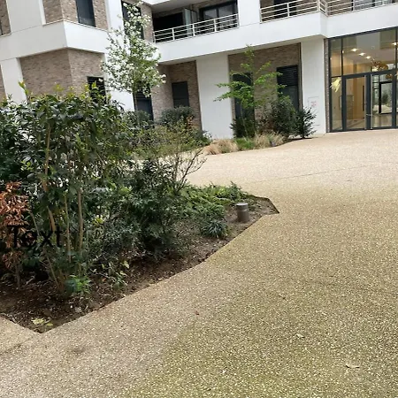 Modern Stylish Secure 2br Near Paris Private Parking