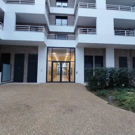Lägenhet Modern Stylish Secure 2br Near Paris Private Parking